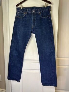 Levi’s Men's Dark Blue Straight-Leg  Jeans waist 17.5” rise 11.5” inseam 32”